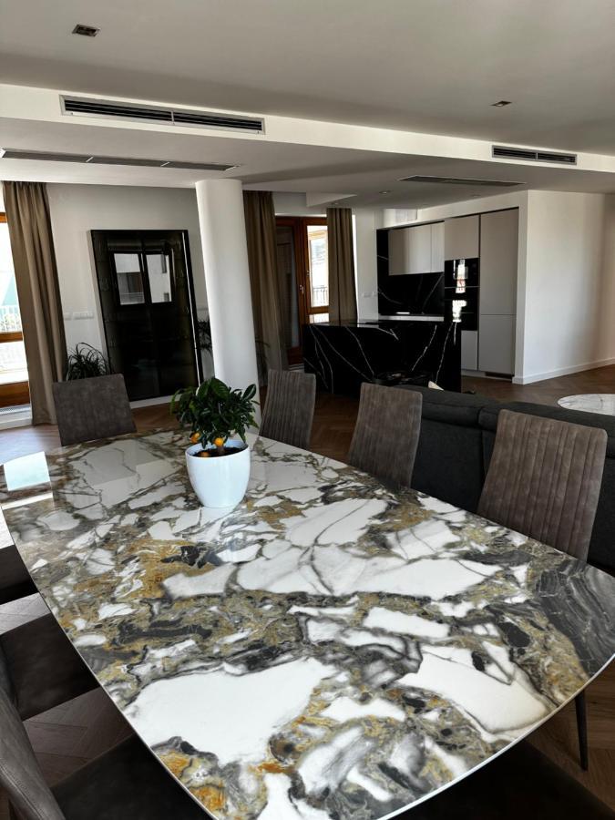 شقة Luxury Penthouse At The Historical Centre With Free Parking براتسيلافا المظهر الخارجي الصورة