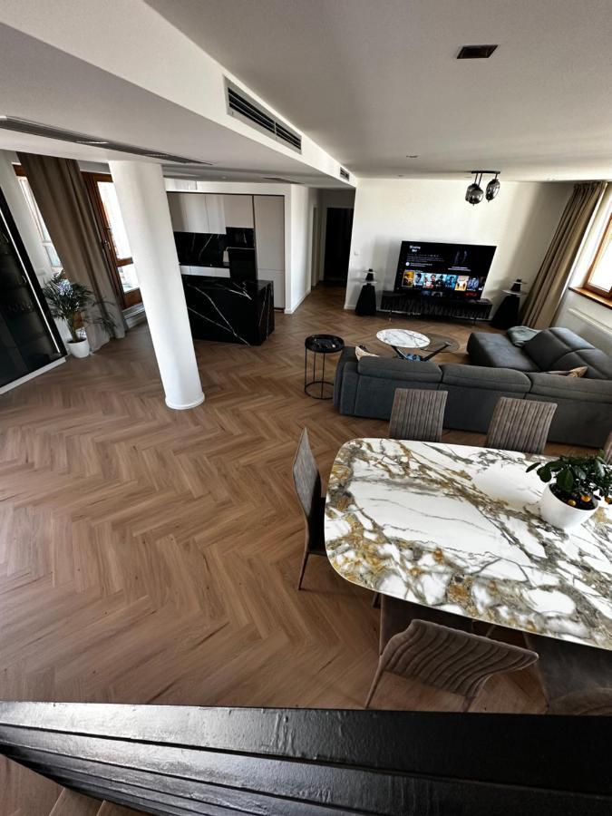 شقة Luxury Penthouse At The Historical Centre With Free Parking براتسيلافا المظهر الخارجي الصورة