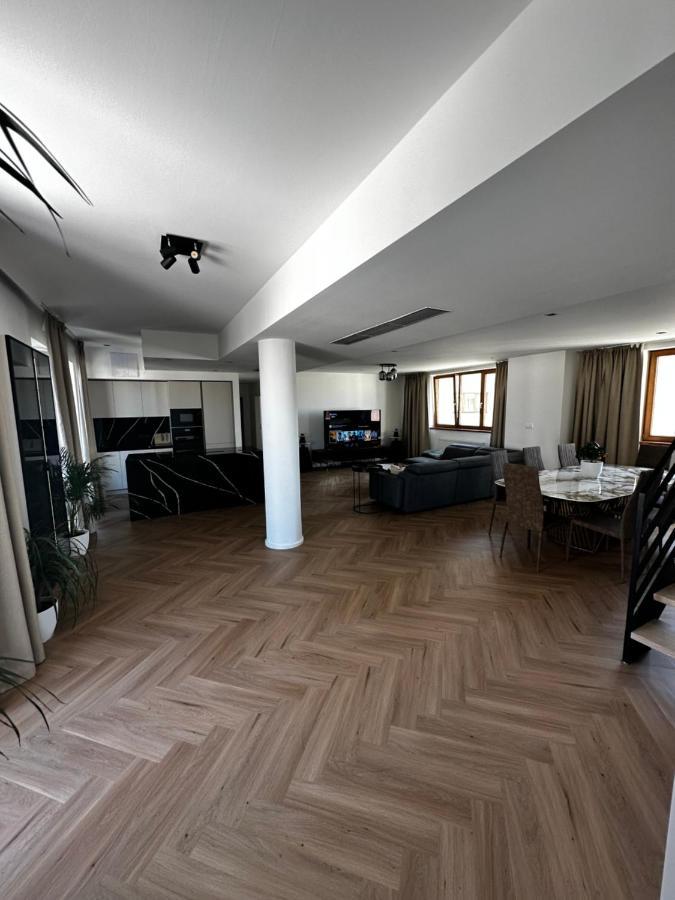 شقة Luxury Penthouse At The Historical Centre With Free Parking براتسيلافا المظهر الخارجي الصورة