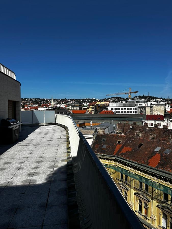 شقة Luxury Penthouse At The Historical Centre With Free Parking براتسيلافا المظهر الخارجي الصورة